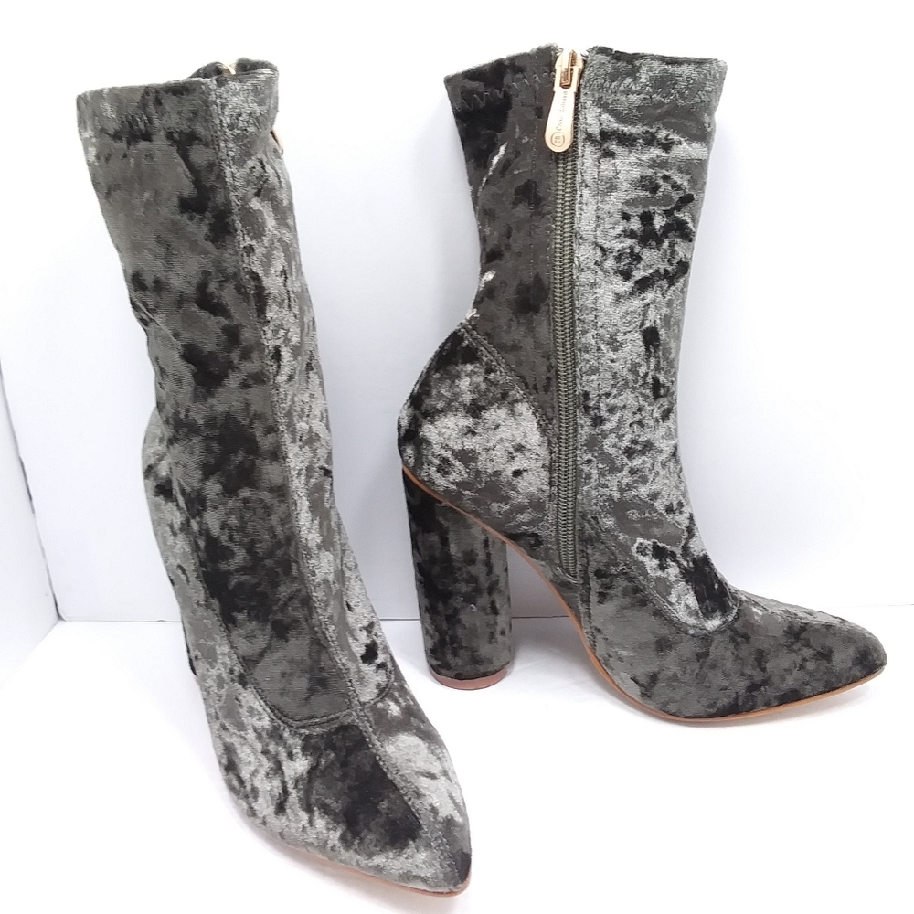 CAPE ROBBIN Green Crushed Velvet Booties Like New